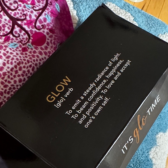 GloTech LED Compact Mirror - Picture 3 of 6